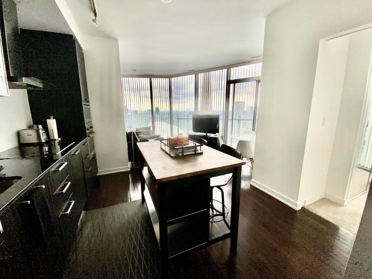 Corporate Suite Toronto Buitenkant foto